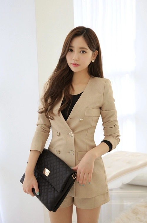 Diện áo vest đẹp tới sở ngày se trời