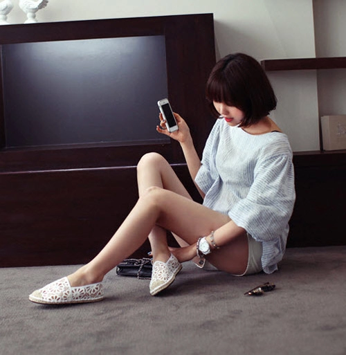 Diện giày đế bệt xinh yêu xuống phố