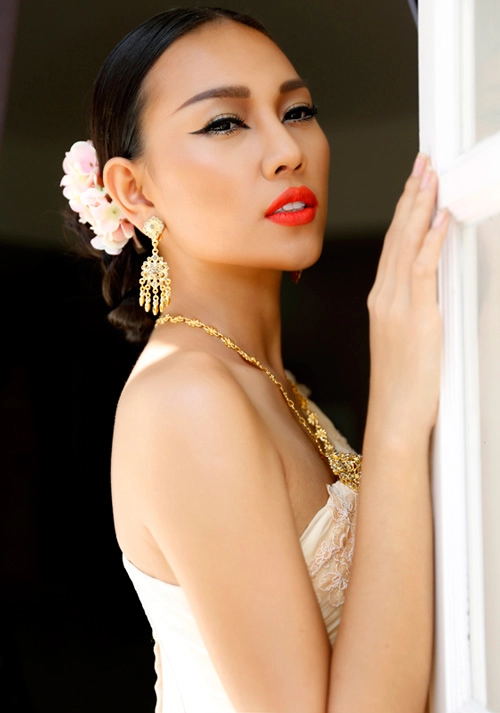 Diệu huyền hóa thân thành cô gái thái