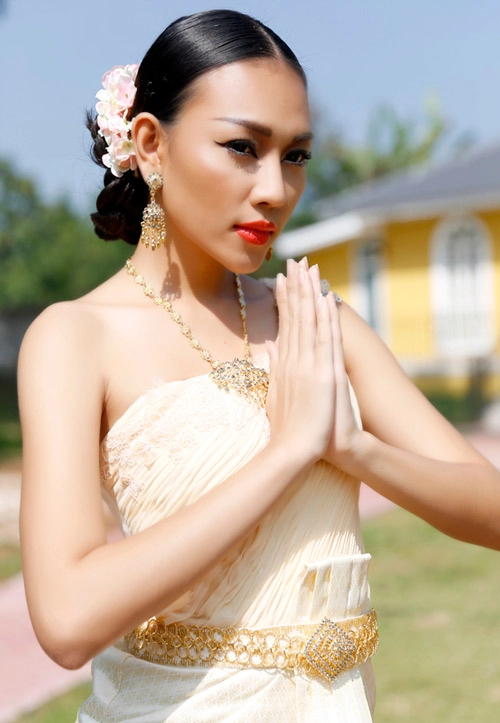 Diệu huyền hóa thân thành cô gái thái