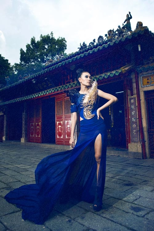 Diệu huyền khoe chân dài bất tận