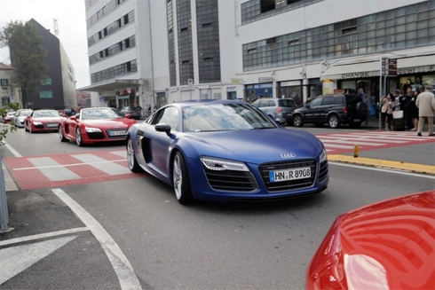  đoàn siêu xe audi r8 thách thức ferrari 