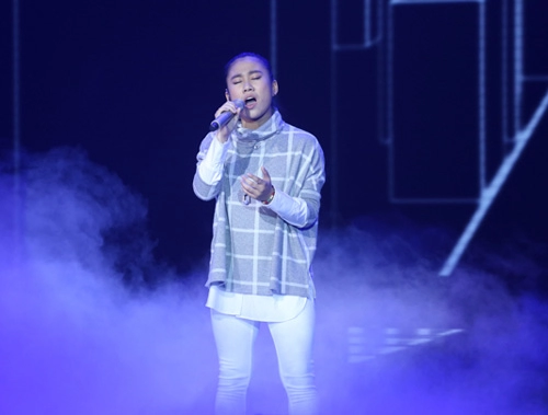 Đông nhi khóc nấc vì học trò the voice kids bị chỉ trích