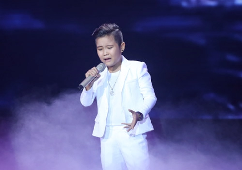 Đông nhi khóc nấc vì học trò the voice kids bị chỉ trích