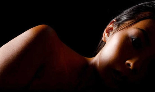 Đột nhập hậu trường chụp hình khỏa thân