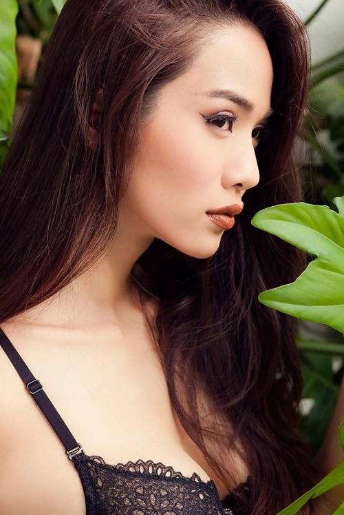 Dù đã sinh nở 2 bận bà xã ưng hoàng phúc vẫn có body vạn người mê