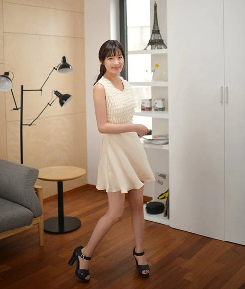 Dự tiệc cưới quyến rũ với váy trắng