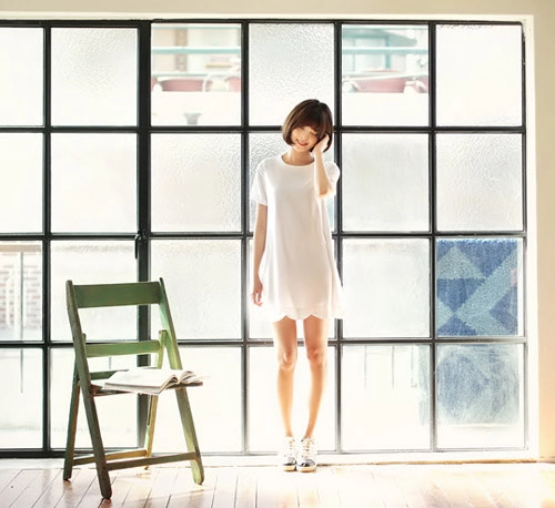 Dự tiệc cưới quyến rũ với váy trắng