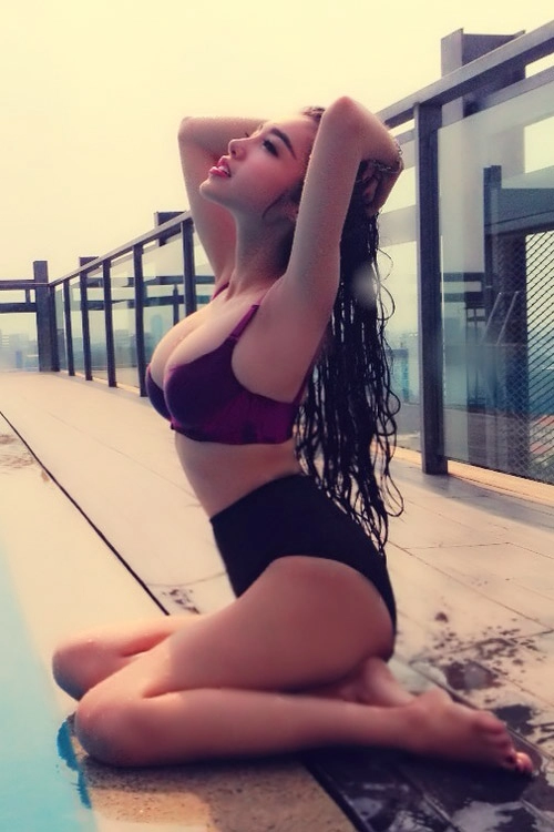 Elly trần khai xuân bằng nội y và bikini