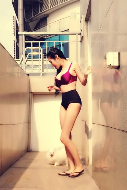 Elly trần khai xuân bằng nội y và bikini
