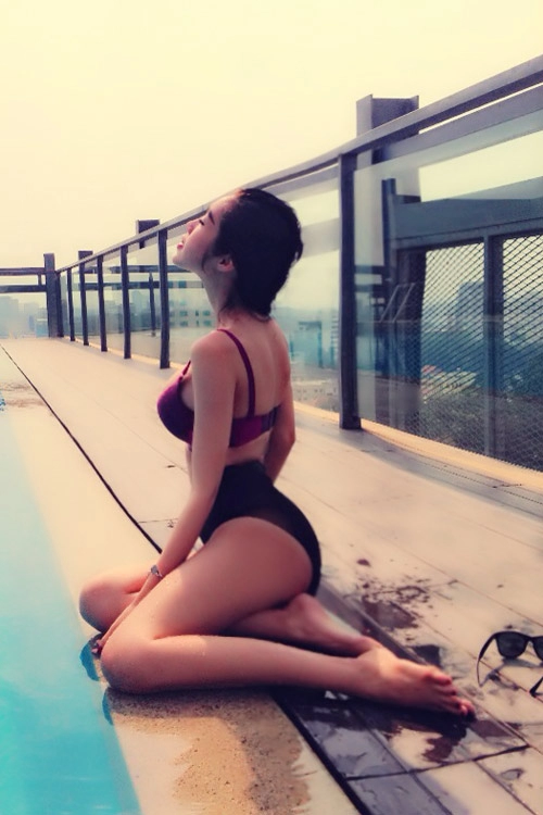 Elly trần khai xuân bằng nội y và bikini