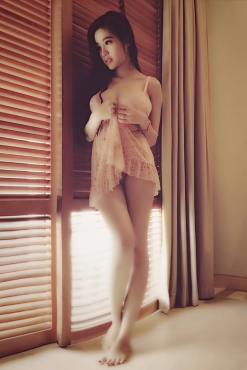 Elly trần khai xuân bằng nội y và bikini