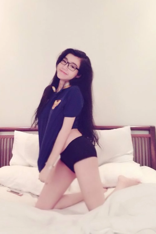 Elly trần khai xuân bằng nội y và bikini