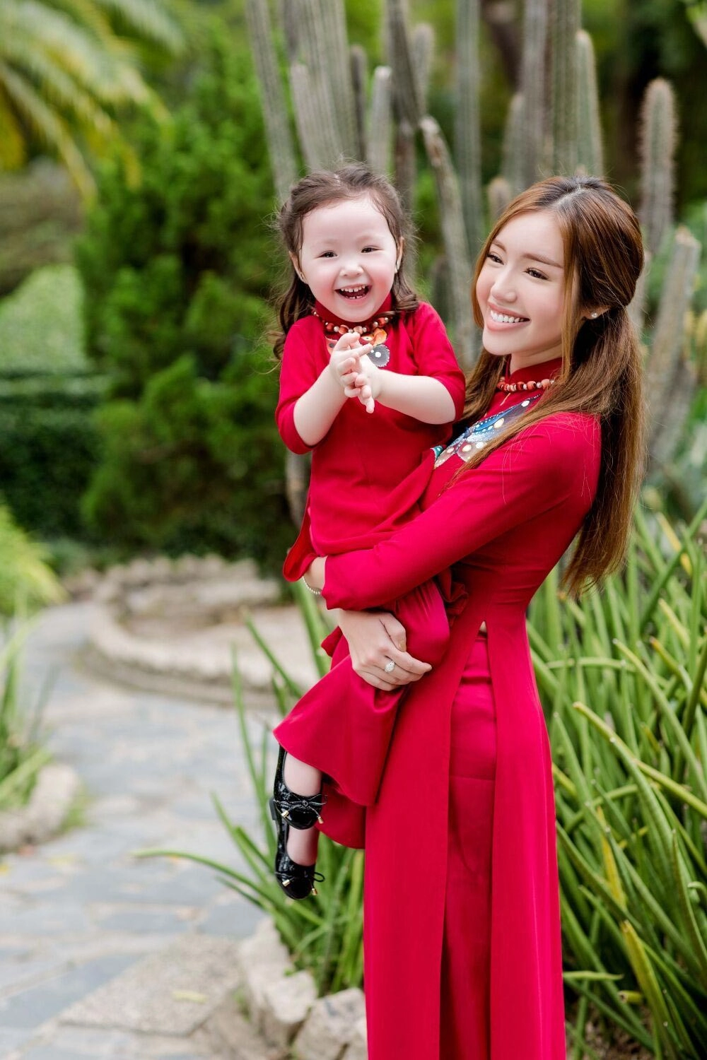 Elly trần và cadie mộc trà mặc áo dài đôi đẹp phát ghen