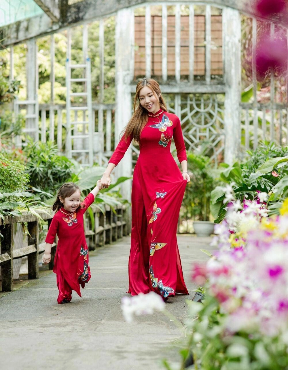 Elly trần và cadie mộc trà mặc áo dài đôi đẹp phát ghen