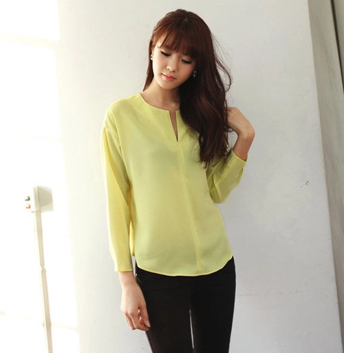 Giấu vòng 1 khiêm tốn với sơ mi không cổ