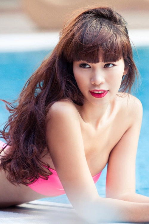 Hà anh dịu ngọt cùng bikini hồng