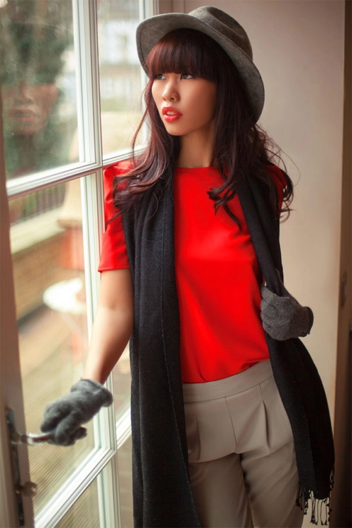 Hà anh rực lửa với nội y ren