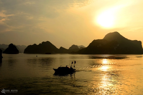 Hạ long không sóng mà say lòng người