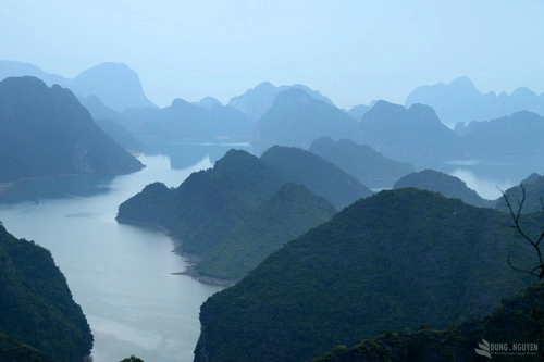 Hạ long không sóng mà say lòng người