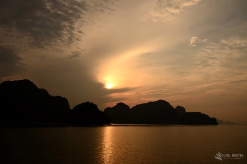 Hạ long không sóng mà say lòng người