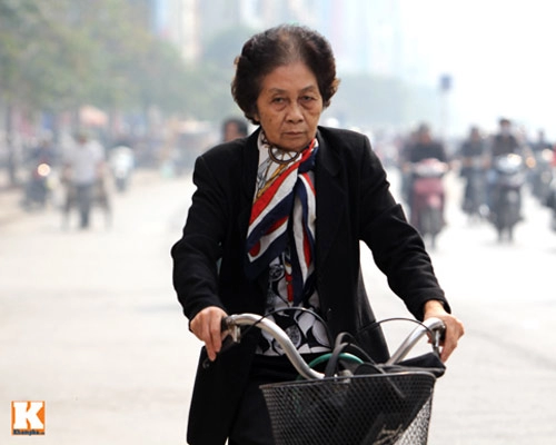 Hà nội xe ôm bảo vệ đều thanh lịch với vest