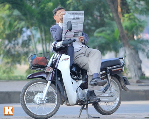 Hà nội xe ôm bảo vệ đều thanh lịch với vest