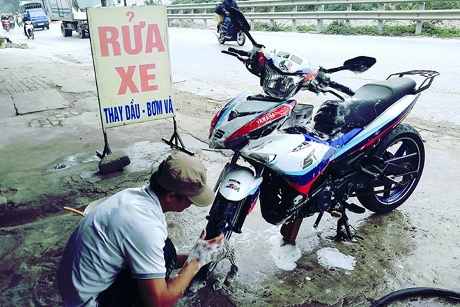 Hai cô nàng phượt thủ đi exciter 150 1850 km trong 2 ngày và bị chỉ trích là ảo