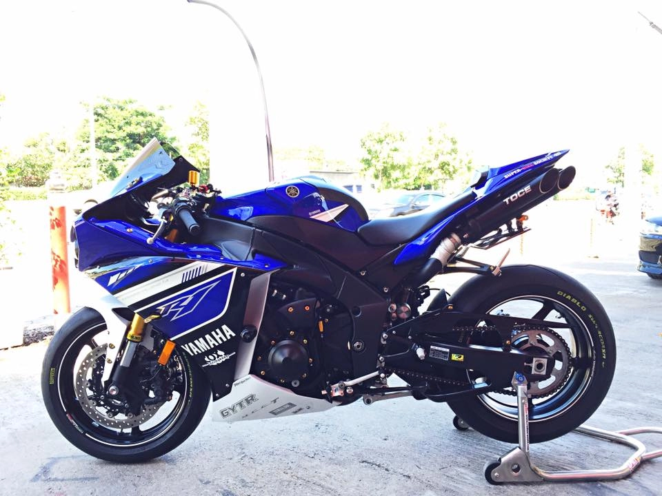 Hàng khủng yzf-r1 trang bị tận răng gói độ racing