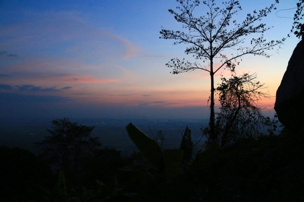 Hành trình đến núi bà đen và tìm tảng đá có view đẹp thích hợp cho bạn trẻ check-in sống ảo