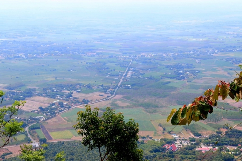 Hành trình đến núi bà đen và tìm tảng đá có view đẹp thích hợp cho bạn trẻ check-in sống ảo