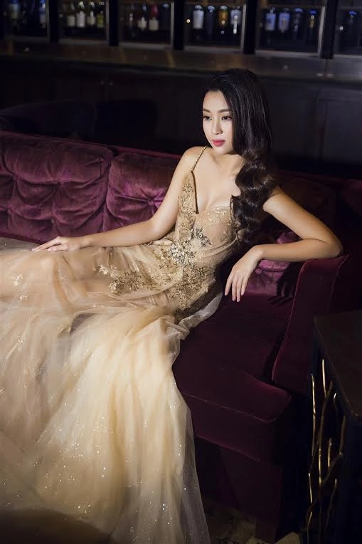 Hh mỹ linh lại đốn tim fans bằng vẻ đẹp không thể chối từ