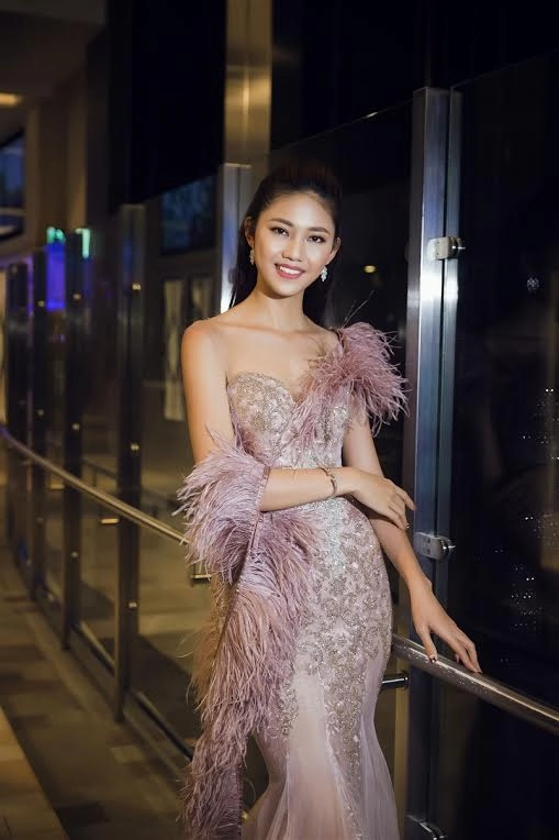Hh mỹ linh lại đốn tim fans bằng vẻ đẹp không thể chối từ