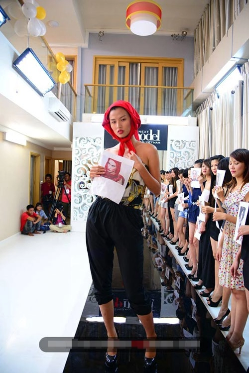 Hình ảnh hậu trường thú vị của top model