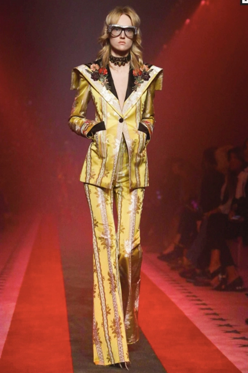 Hồ ngọc hà thả rông vòng 1 quyến rũ tột cùng tại milan fashion week