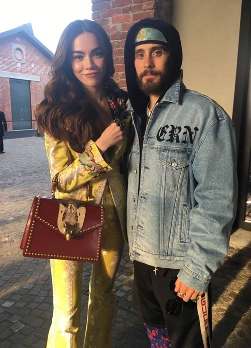 Hồ ngọc hà thả rông vòng 1 quyến rũ tột cùng tại milan fashion week