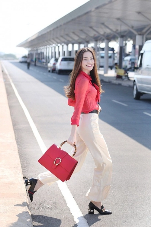 Hoa hậu đỗ mỹ linh đụng giày hiệu xa xỉ với loạt sao quốc tế