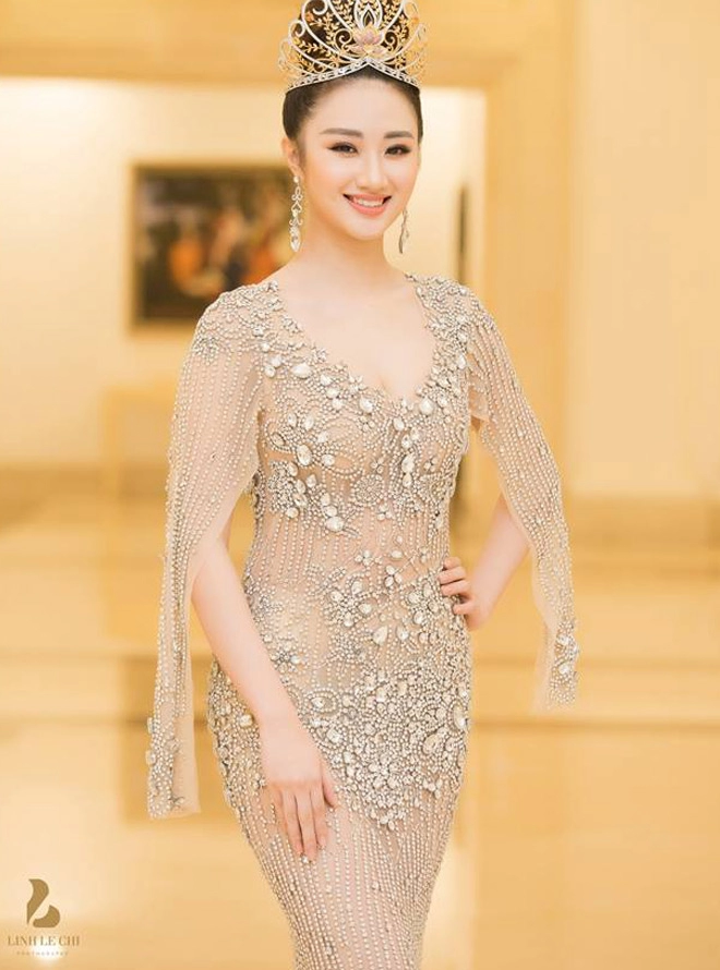Hoa hậu thu ngân giảm 12kg sau 2 tháng sinh con cho đại gia