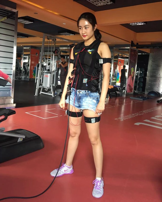 Hoa hậu thu ngân giảm 12kg sau 2 tháng sinh con cho đại gia