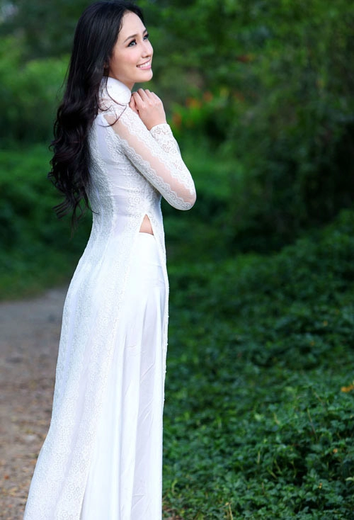 Hoa hậu việt tinh khôi với áo dài