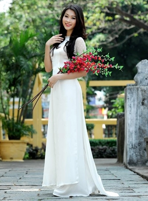 Hoa hậu việt tinh khôi với áo dài