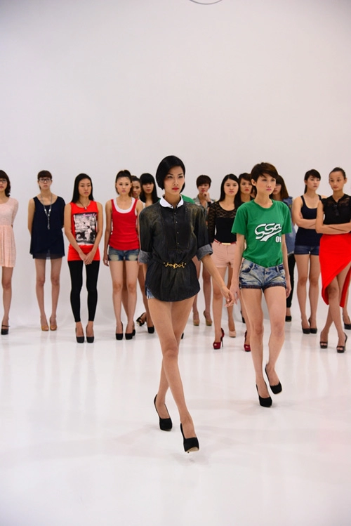 Hoàng thùy lê thúy hội tụ đêm chung kết