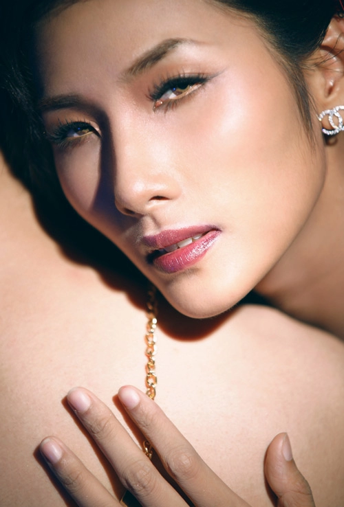 Hoàng thùy mượn ý tưởng jennifer lopez
