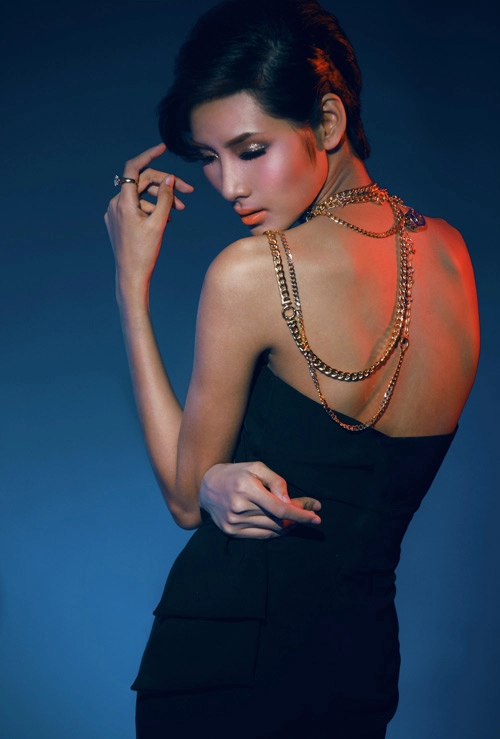 Hoàng thùy mượn ý tưởng jennifer lopez
