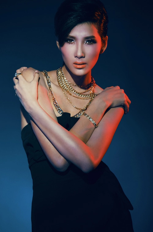 Hoàng thùy mượn ý tưởng jennifer lopez