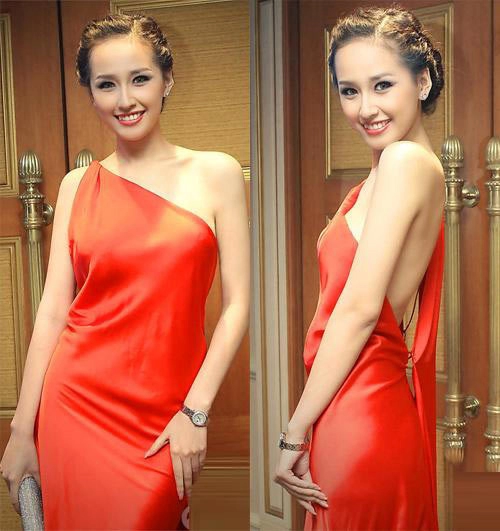 Hoàng yến khoe chân ngọc trinh khoe gì