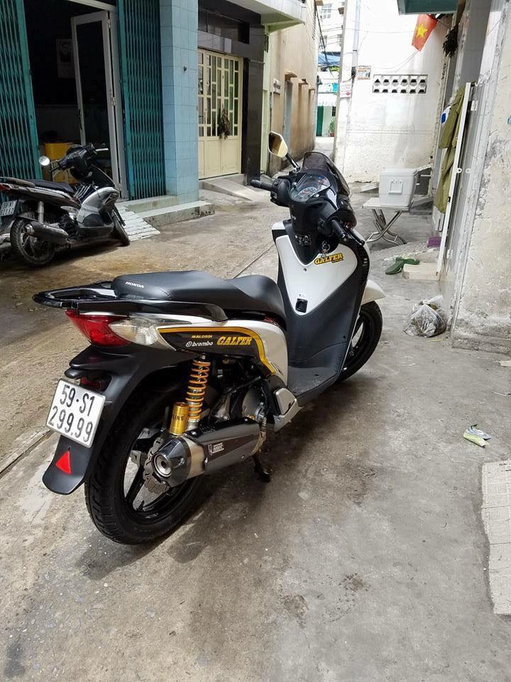 Honda sh độ nhẹ nhưng ấn tượng với dàn đồ chơi hàng hiệu