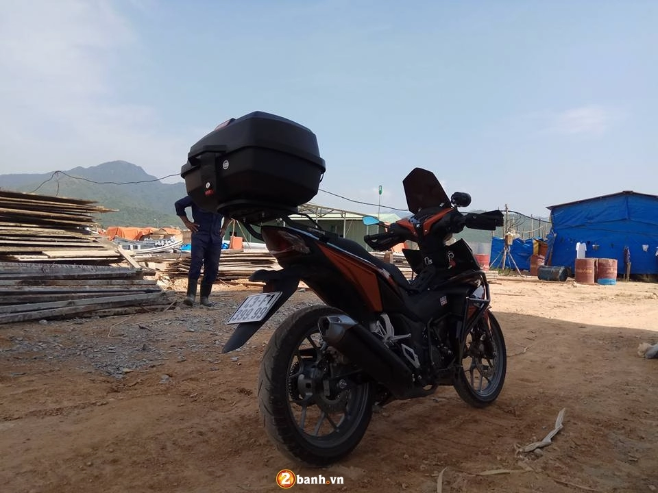 Honda winner 150 phong cách touring của anh thợ xây dựng