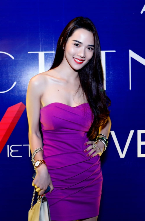 Hồng quế e ấp ngực đầy tuổi 19