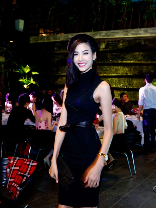 Hồng quế e ấp ngực đầy tuổi 19